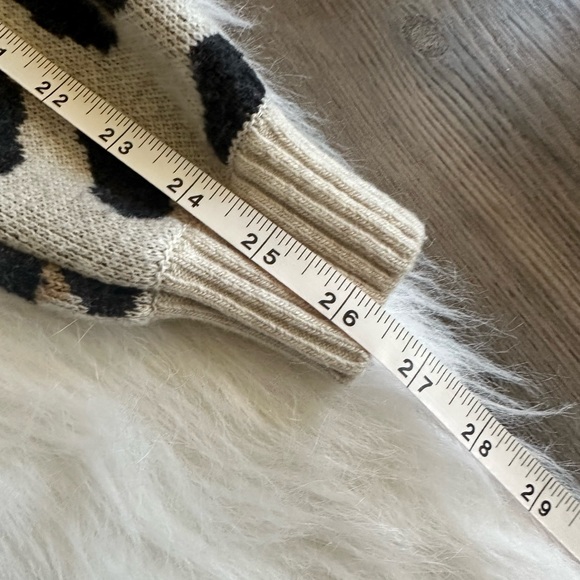 LOFT Leopard Sweater Size Extra Small - Picture 7 of 10